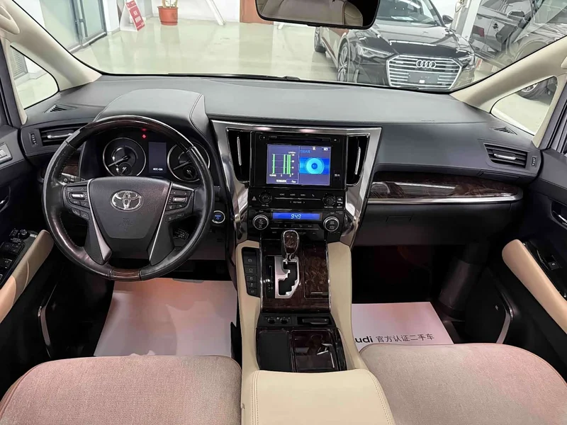 Toyota Alphard — фото 6