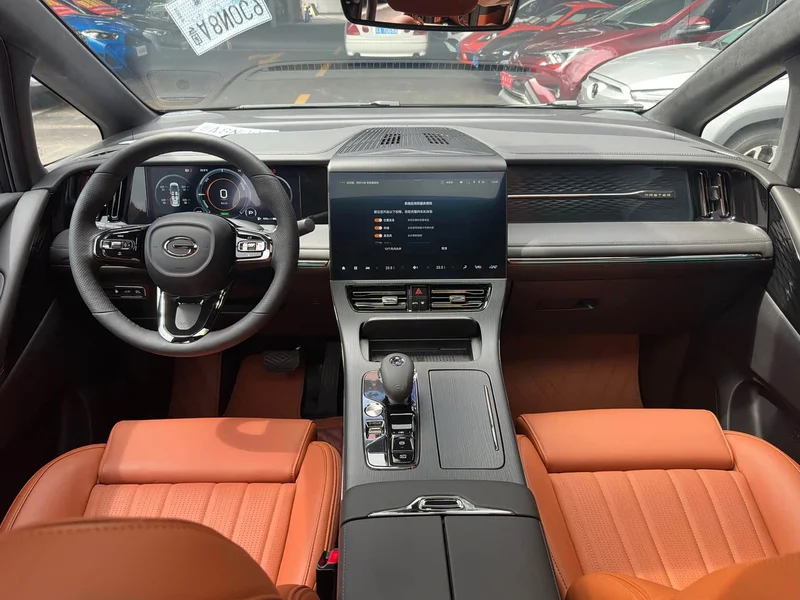 GAC Trumpchi M8 — фото 12
