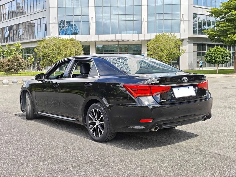 Toyota Crown — фото 17