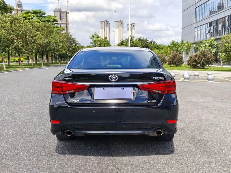 Toyota Crown — фото 18
