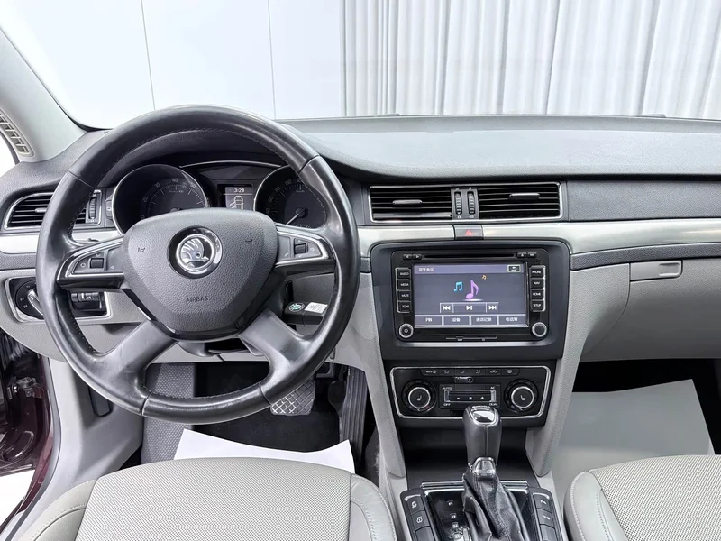 Skoda Superb — фото 15