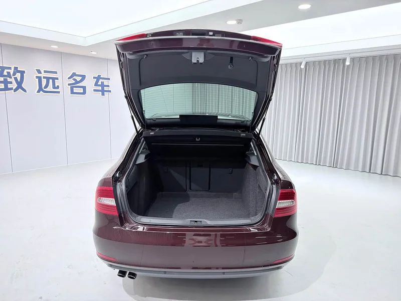 Skoda Superb — фото 19