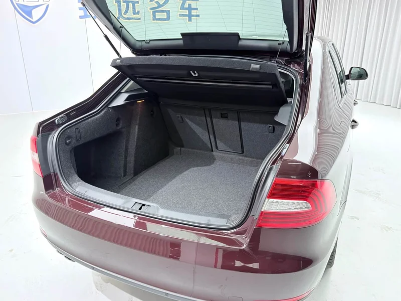 Skoda Superb — фото 20