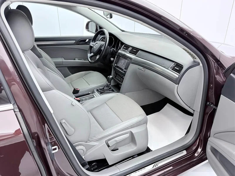 Skoda Superb — фото 22