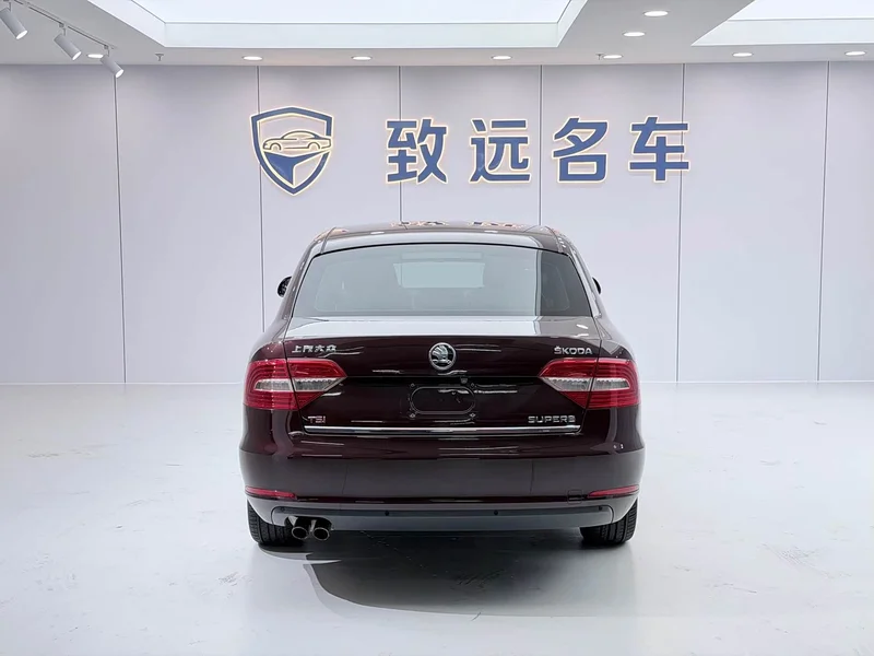 Skoda Superb — фото 5