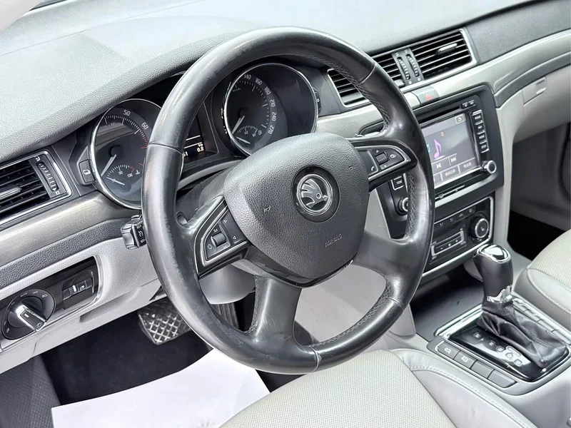 Skoda Superb — фото 10