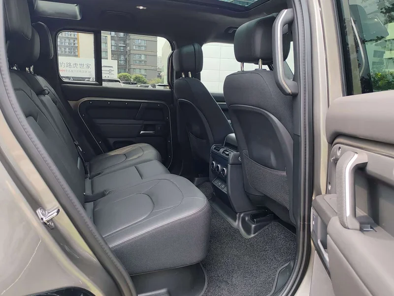 Land Rover Defender — фото 10
