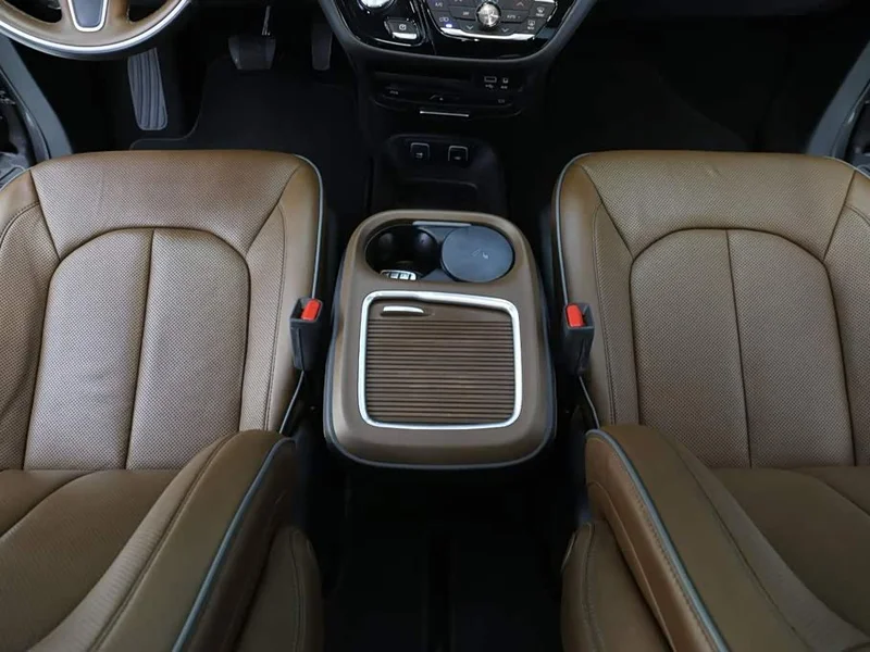 Jeep Grand Voyager (Imported) — фото 11