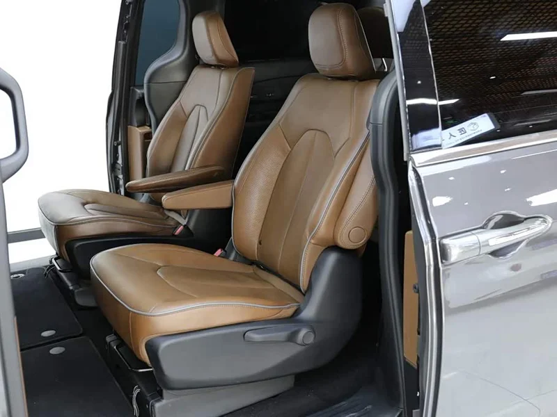Jeep Grand Voyager (Imported) — фото 8