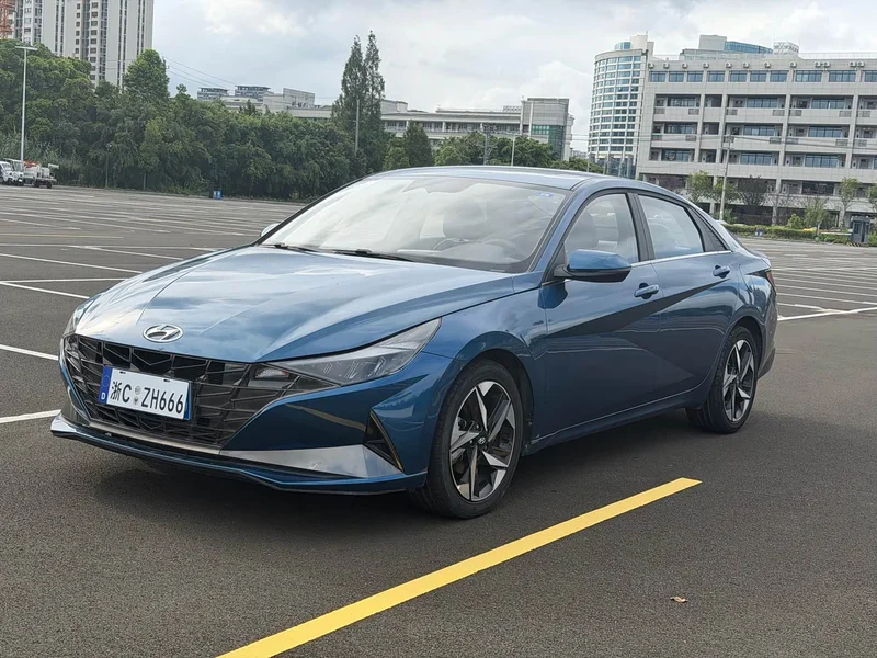 Hyundai Elantra — фото 1