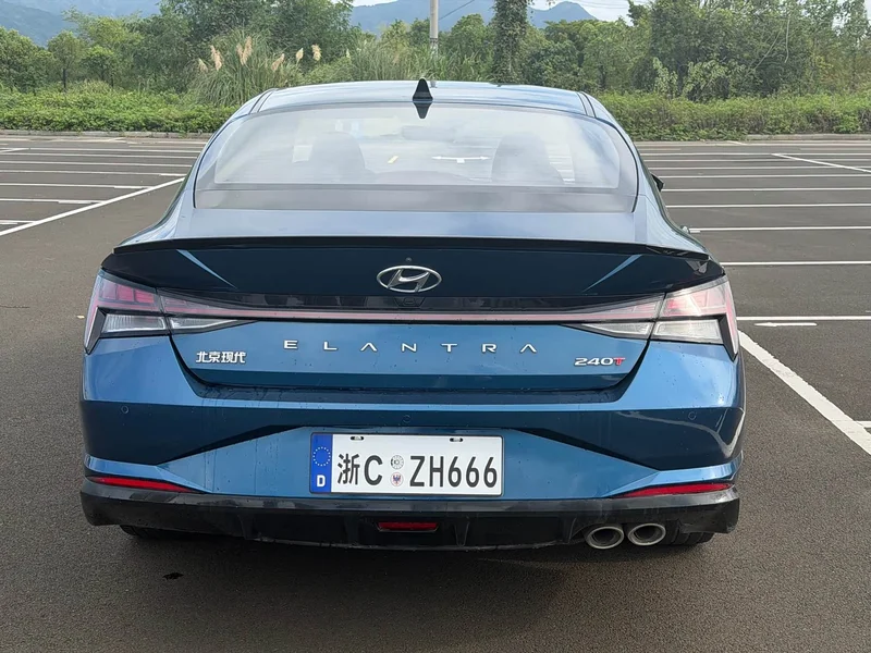Hyundai Elantra — фото 18