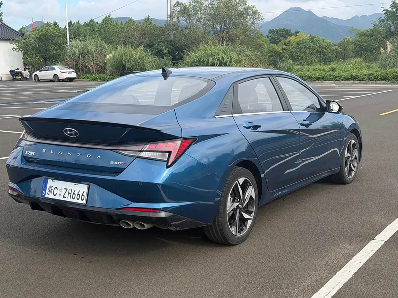 Hyundai Elantra — фото 19