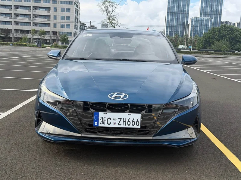 Hyundai Elantra — фото 2