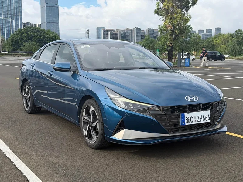 Hyundai Elantra — фото 3