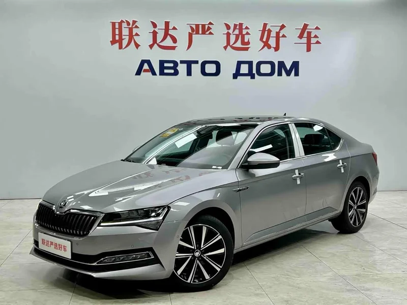 Skoda Superb — фото 1