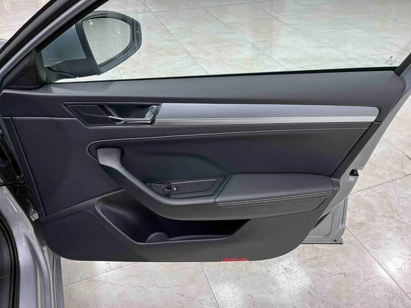 Skoda Superb — фото 17