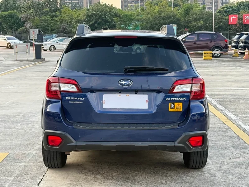 Subaru Outback — фото 6