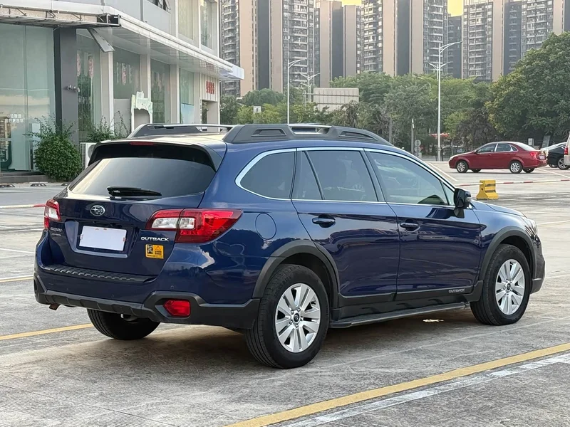 Subaru Outback — фото 7