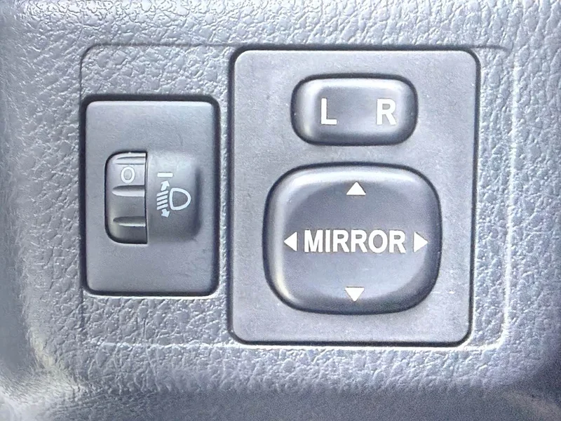 Toyota Yaris L — фото 13