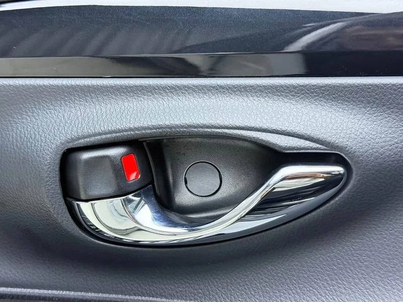 Toyota Yaris L — фото 14