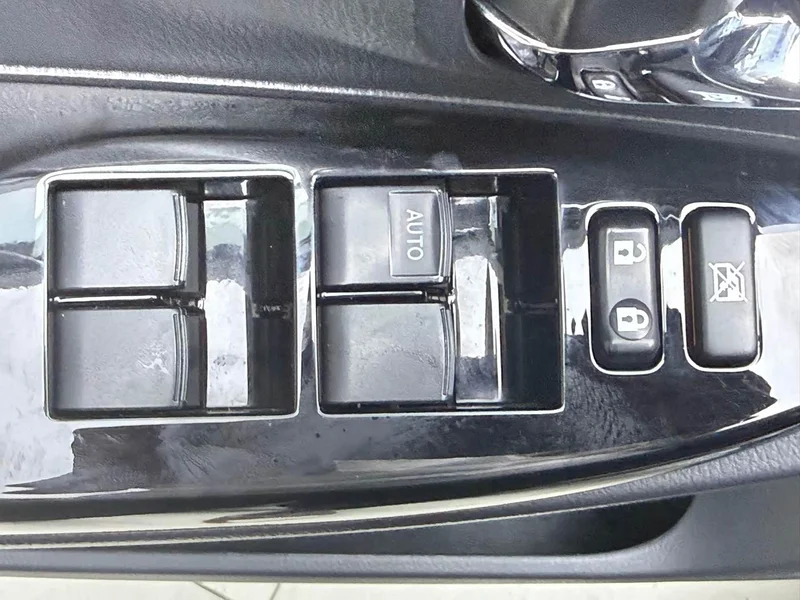 Toyota Yaris L — фото 15