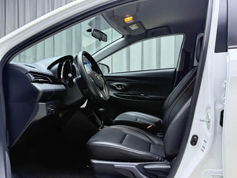 Toyota Yaris L — фото 16