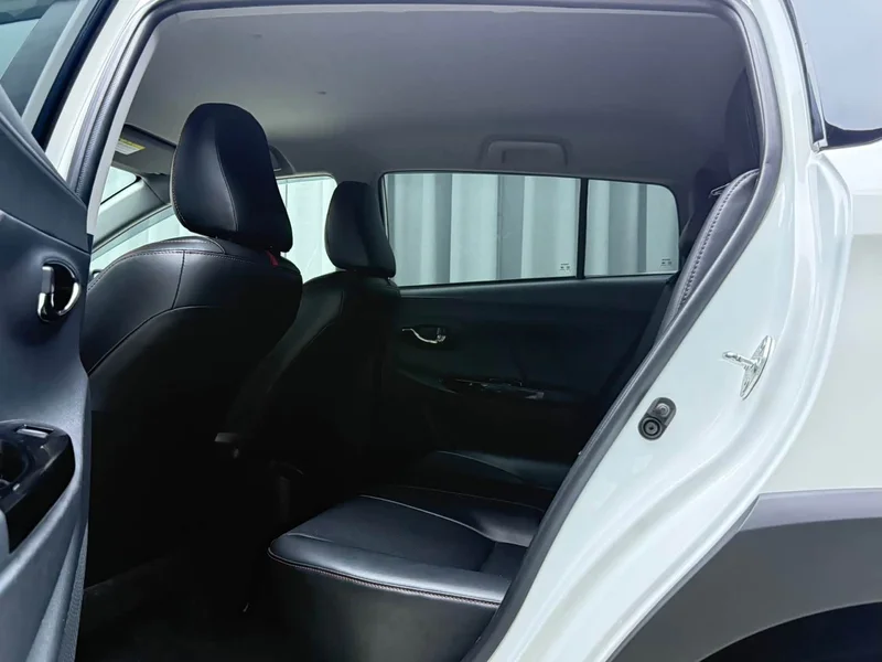 Toyota Yaris L — фото 17