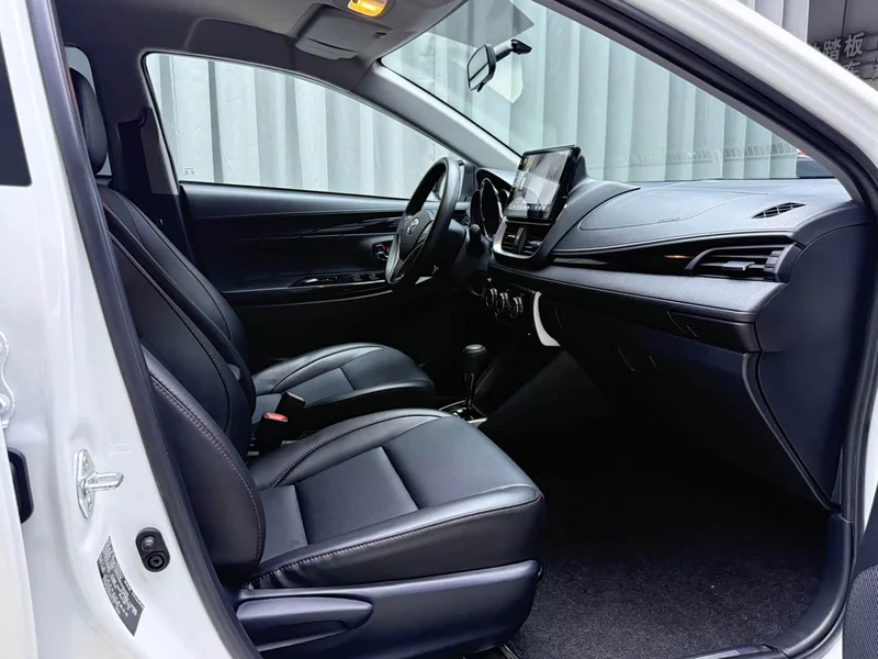Toyota Yaris L — фото 18