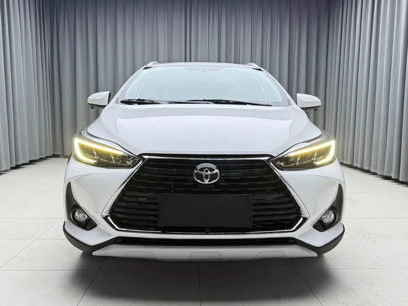 Toyota Yaris L — фото 2