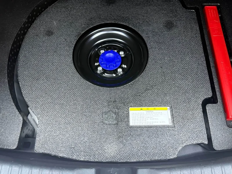 Toyota Yaris L — фото 21