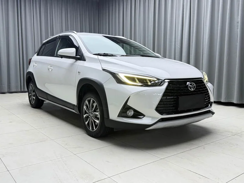 Toyota Yaris L — фото 3