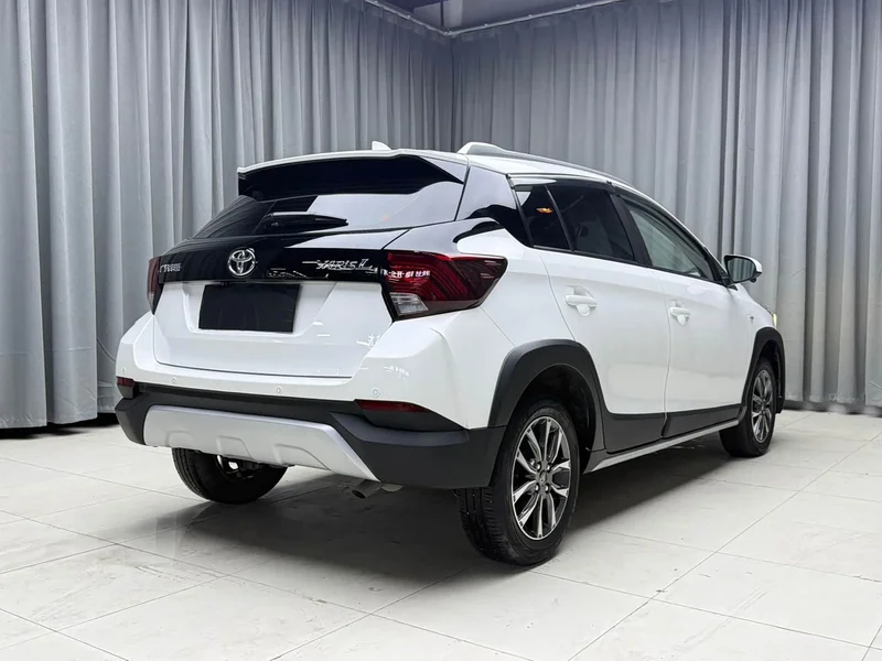 Toyota Yaris L — фото 4