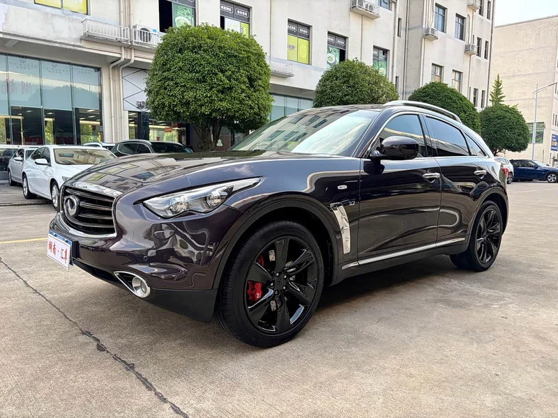 Infiniti QX70 — фото 1
