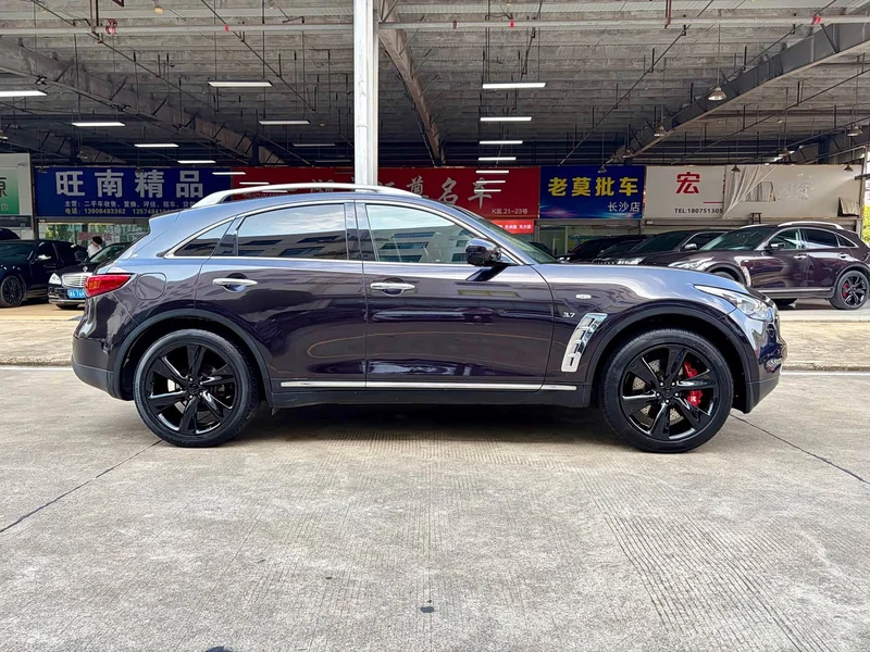 Infiniti QX70 — фото 16