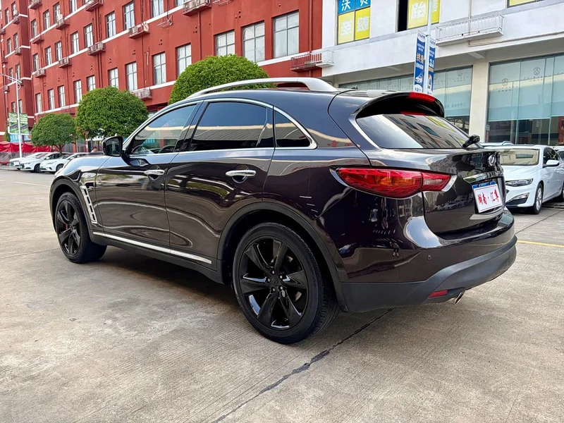 Infiniti QX70 — фото 19
