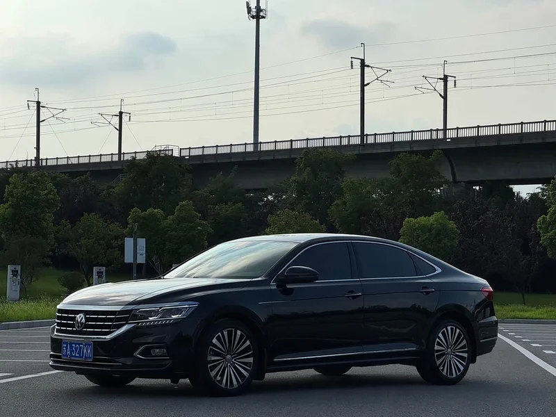 Volkswagen Passat — фото 1