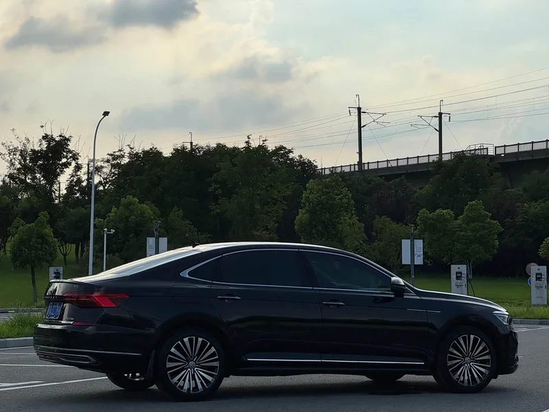 Volkswagen Passat — фото 16
