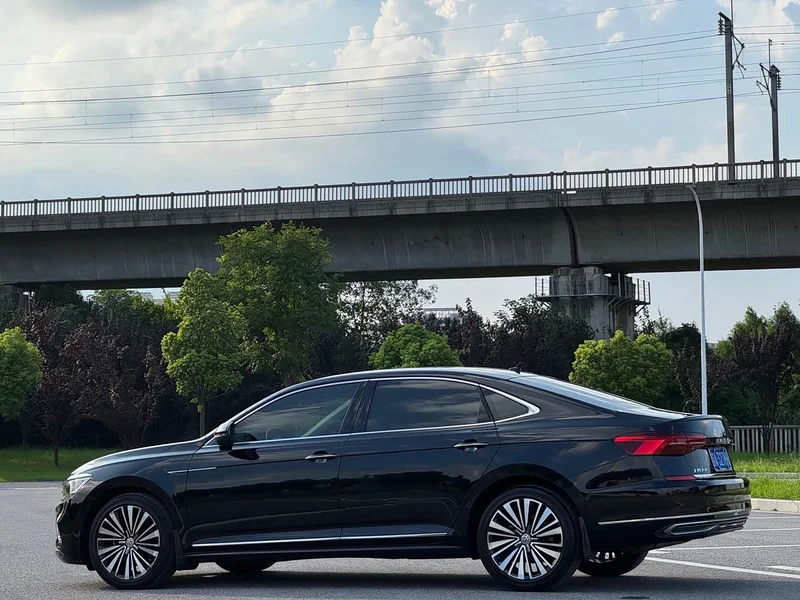 Volkswagen Passat — фото 18