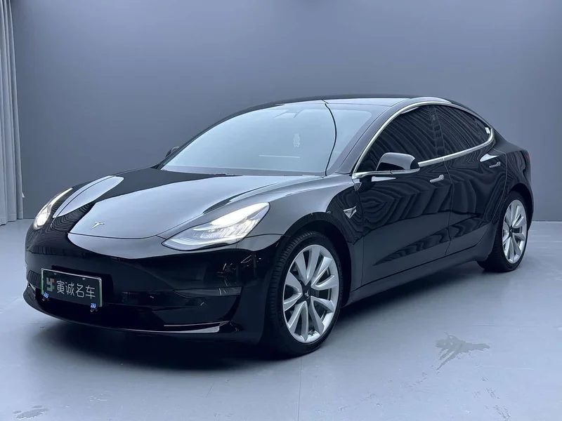 Tesla Model 3 — фото 1