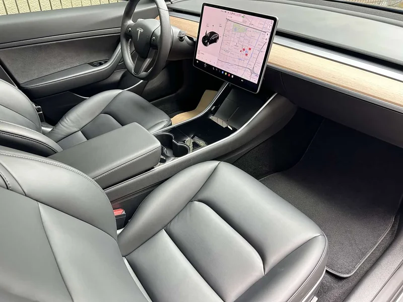 Tesla Model 3 — фото 11