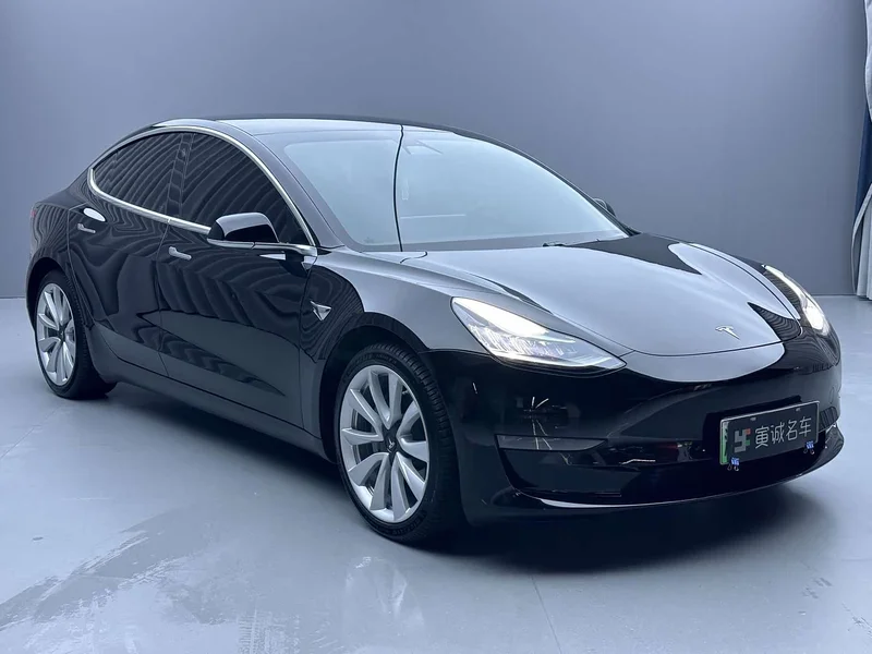 Tesla Model 3 — фото 3