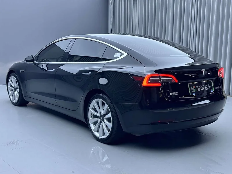 Tesla Model 3 — фото 5