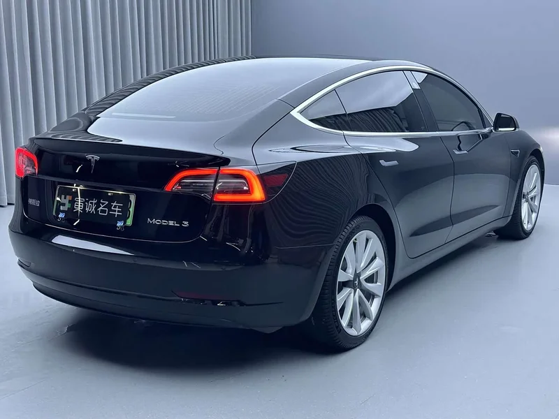 Tesla Model 3 — фото 6