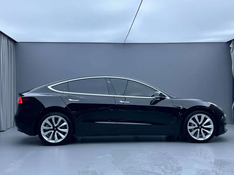 Tesla Model 3 — фото 7