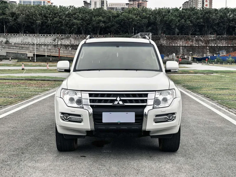 Mitsubishi Pajero — фото 2