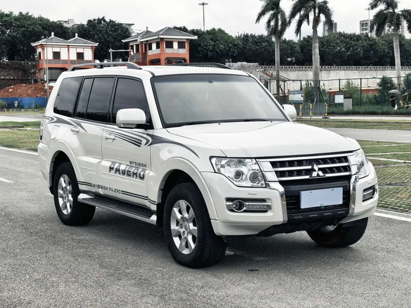 Mitsubishi Pajero — фото 3