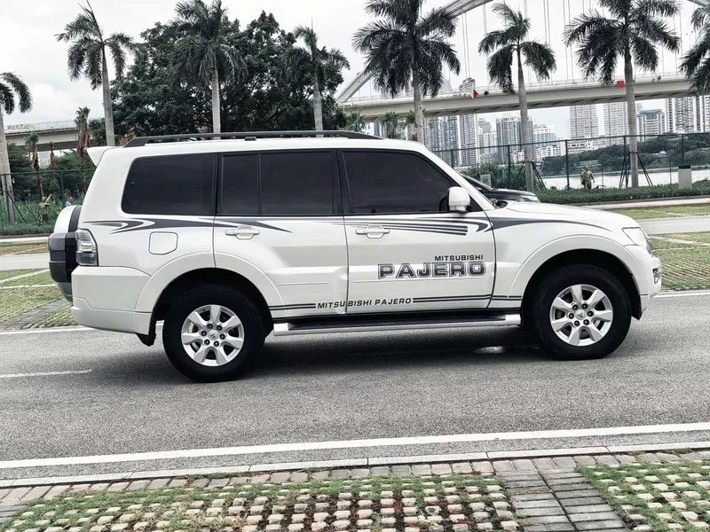 Mitsubishi Pajero — фото 9