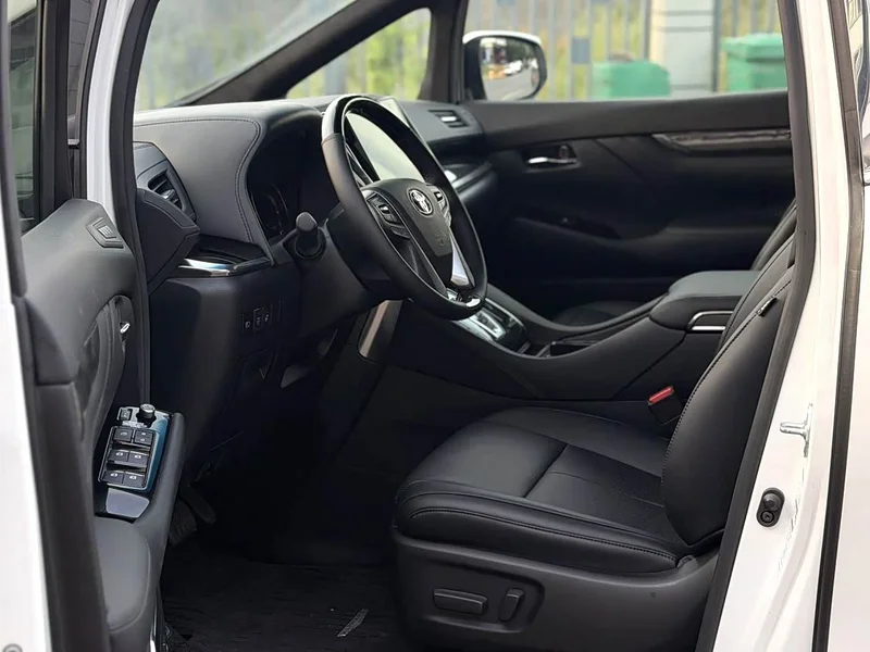 Toyota Alphard — фото 4