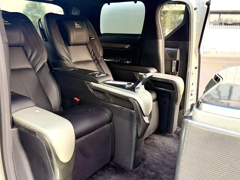 Toyota Alphard — фото 8