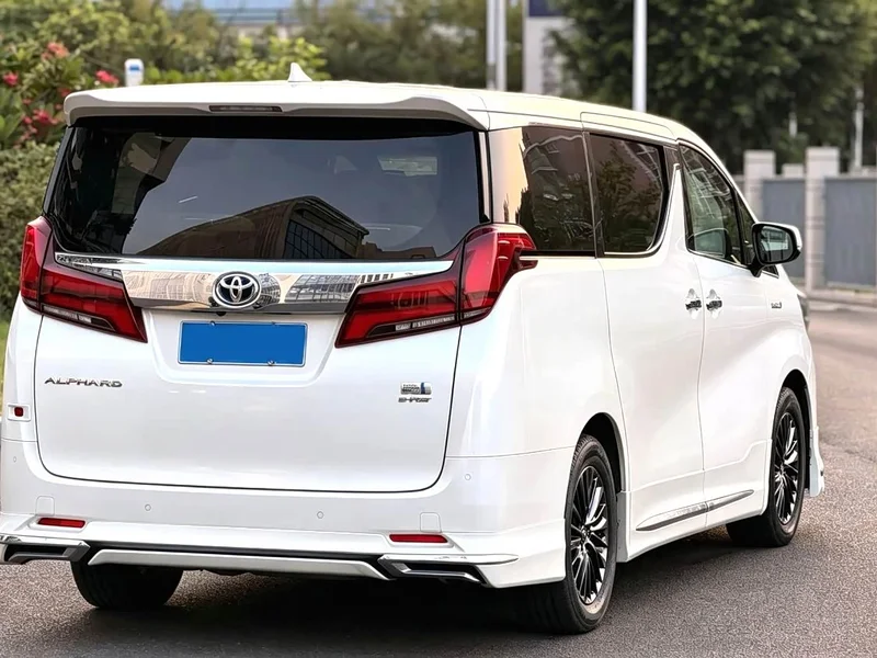 Toyota Alphard — фото 10